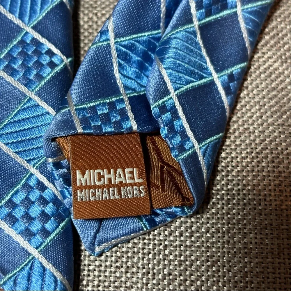 2/$30 Michael Michael Kors 100% Silk Men’s Light Blue Diamond Print Tie